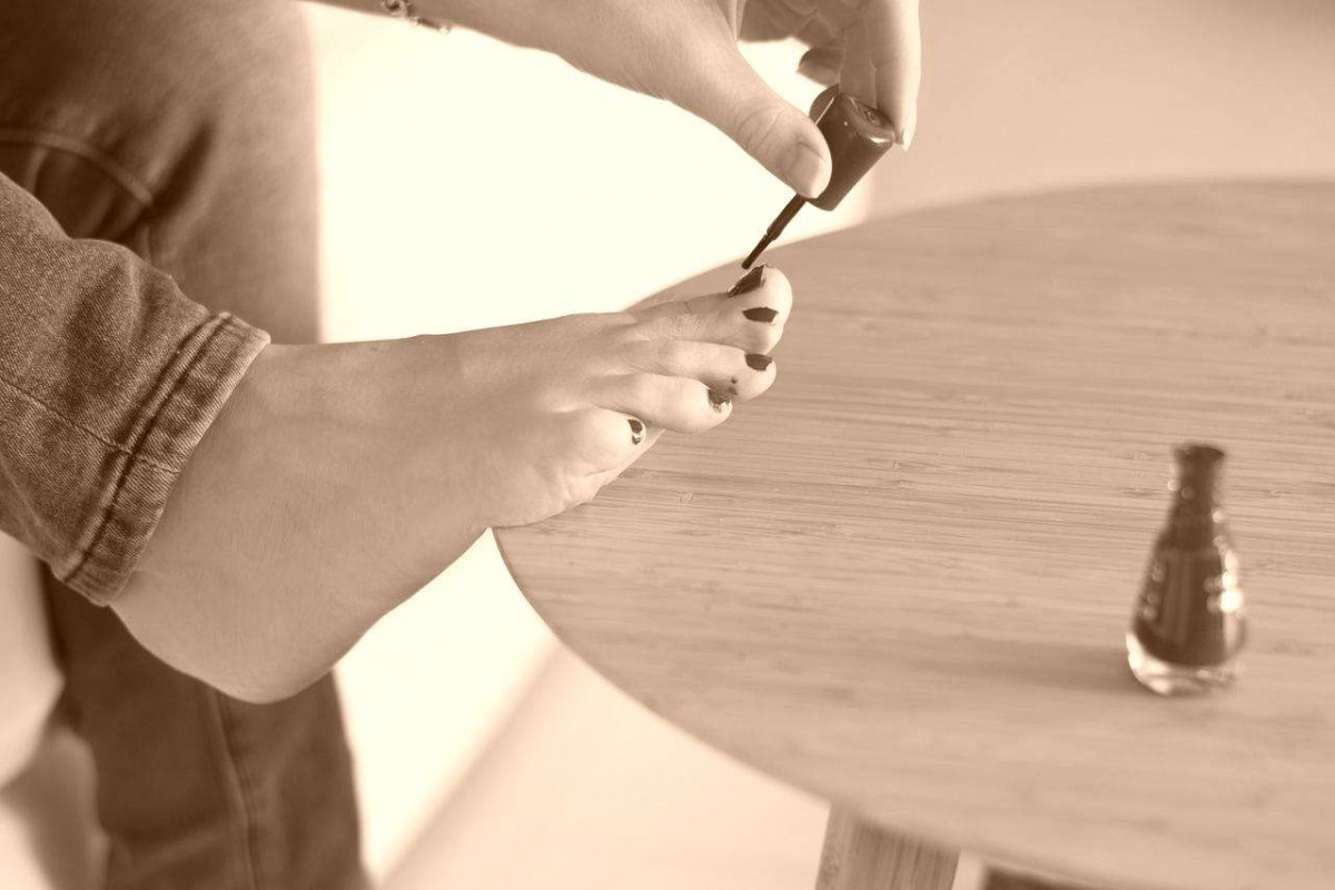 enlever une tache de vernis sur un vêtement ?
