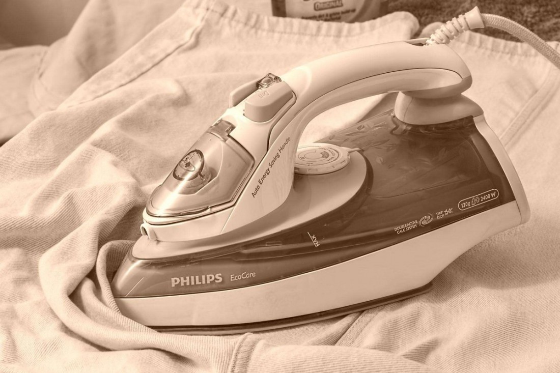 https://www.azae.com/wp-content/uploads/2017/08/ironing-403074_1920-vintage-e1512059830852.jpg