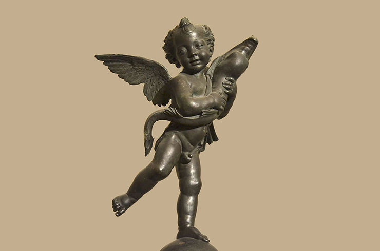un statut d'ange en bronze